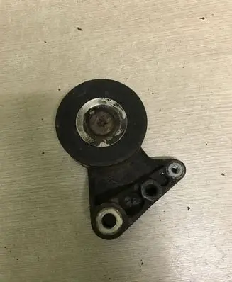 Nissan Terrano Generator/alternator belt tensioner