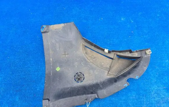 BMW X3 G01 Intercooler air channel guide 7445679