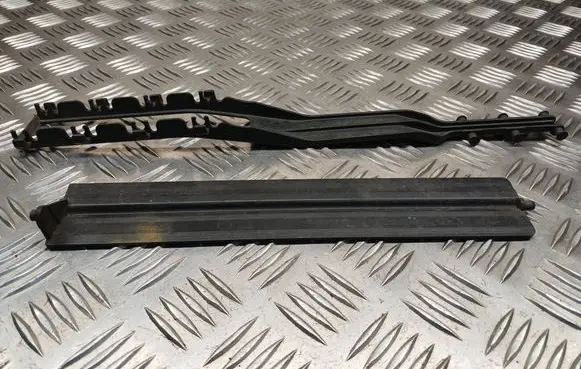 Ford Focus Intercooler air guide/duct channel BM518472A