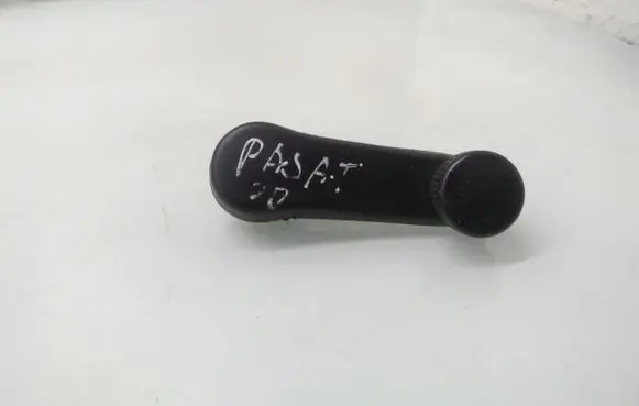 Volkswagen PASSAT B4 Front door window winding handle 3A0837581