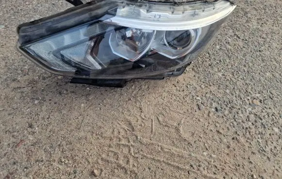 Nissan Qashqai Headlight/headlamp 10018013