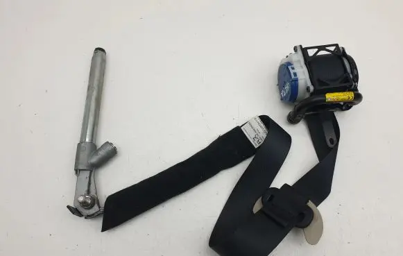 Mitsubishi Outlander Front seatbelt 305257810