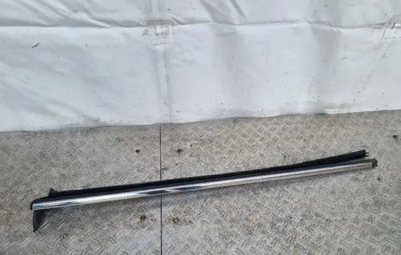 Opel Astra H Rubber seal front coupe door window 13192069 000205237