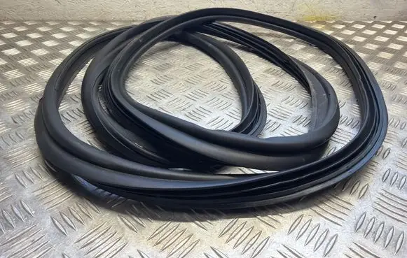 Hyundai Ioniq 5 Trunk rubber seal (body)