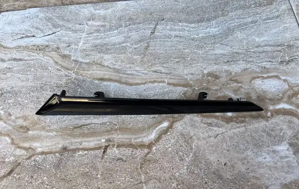 Maserati Levante Other front door trim element 670040547