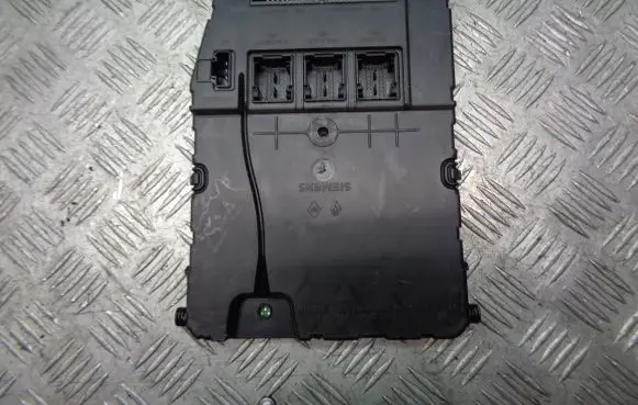 Renault Scenic II - Grand scenic II Fuse box set 8200525384