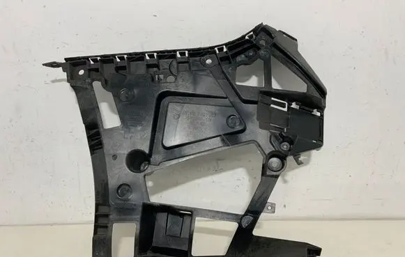 Rear bumper mounting bracket