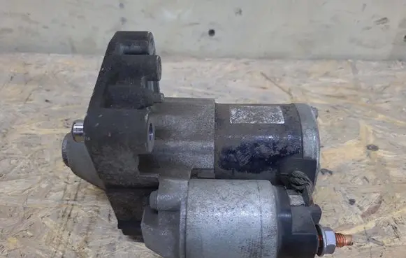 Peugeot 208 I Starter motor 