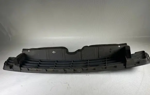 Toyota Prius (XW30) Front bumper lower grill