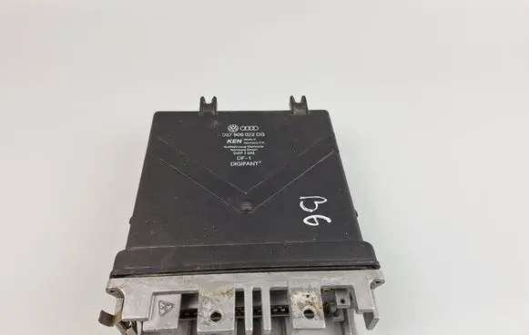 Volkswagen PASSAT B3 Engine control unit/module 037906022DG 5WP4045