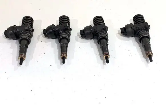 Volkswagen Touran I Fuel injectors set 038130073AG