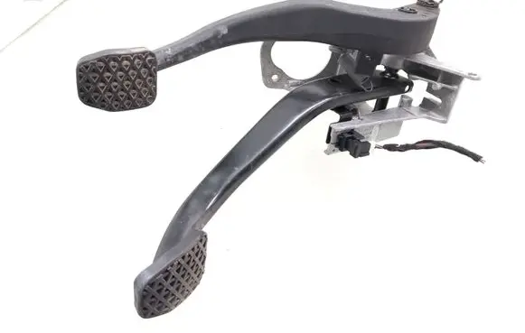 BMW 1 E81 E87 Brake pedal 6778977 35006778977 6761310