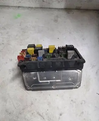 Mercedes-Benz Vito Viano W639 Fuse module 6395450201 A6395450401