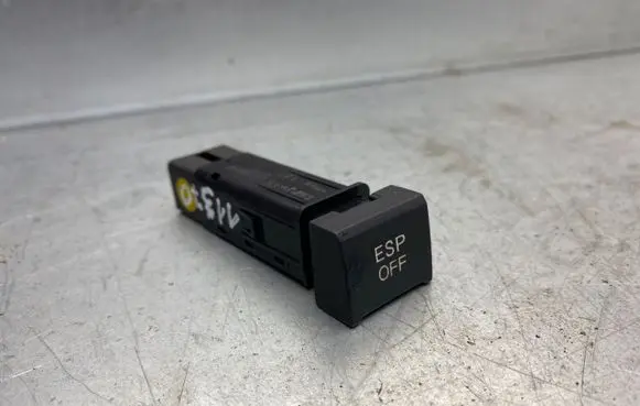 Hyundai i30 ESP (stability program) switch 202002962 621W05010