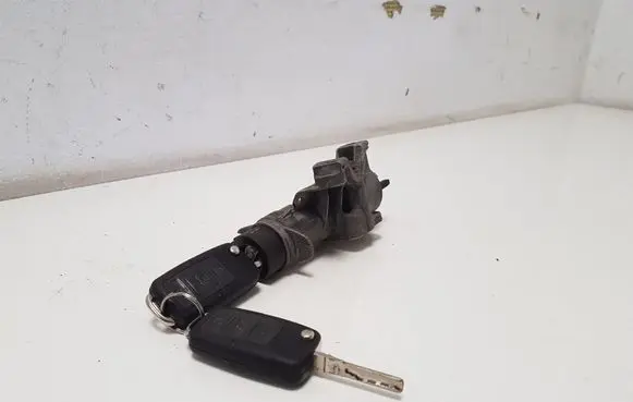 Volkswagen PASSAT B5.5 Ignition lock 4B0905851C