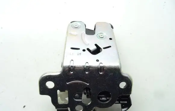 Skoda Superb B6 (3T) Tailgate/trunk/boot lock/catch/latch 8K9827505