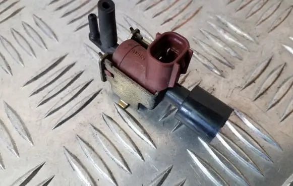 Suzuki Grand Vitara II Vacuum valve 