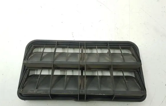 Peugeot 807 Quarter panel pressure vent 1486126080