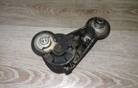 Volvo V70 Alternator belt tensioner 