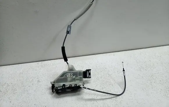 Peugeot 2008 II Rear door lock PSA305593