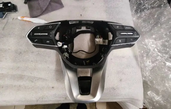 Steering wheel buttons/switches