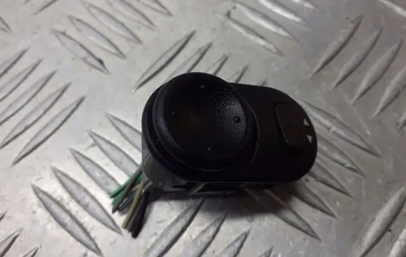 Suzuki Ignis Wing mirror switch 37950-83E20
