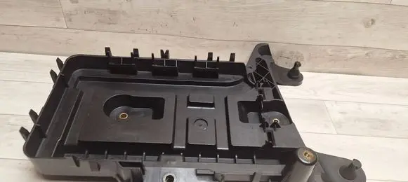 Volkswagen PASSAT B6 Battery tray 1K0915333C 1K0915333