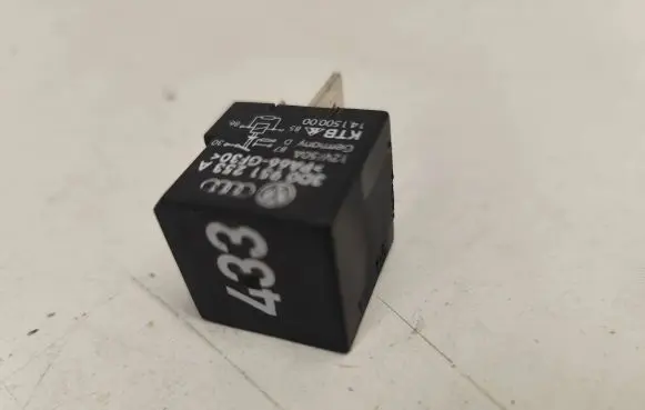 Volkswagen Touran I Other relay 3D0951253A 14150000 PA66GF30