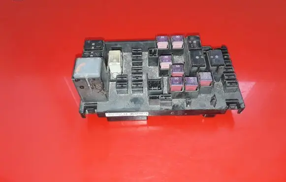 Subaru Tribeca Fuse module 82231XA04A MB100200B 708091