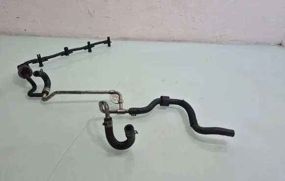 Volkswagen PASSAT CC Fuel line pipe 03L201360F