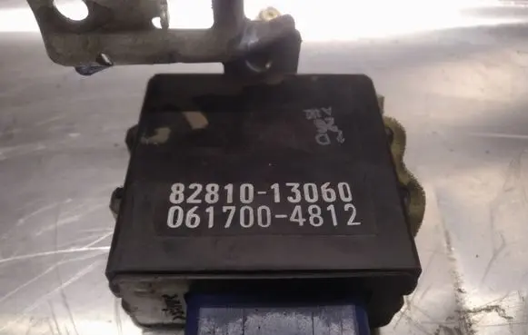 Toyota Corolla Verso E121 Day light relay 8264212050 8281013060