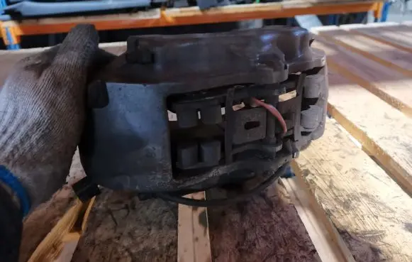 Audi Q7 4L Front brake caliper