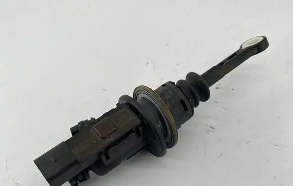 Audi A6 S6 C7 4G Clutch master cylinder 8K0907658H SE100071F