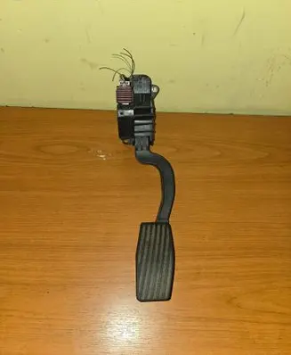 Opel Corsa D Accelerator throttle pedal 55702020 B720