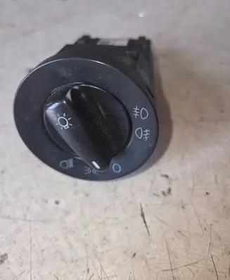 Volkswagen Golf IV Light switch 1C0941531A