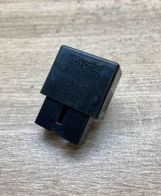Toyota Avensis T250 Other relay 895A030010 0618000600