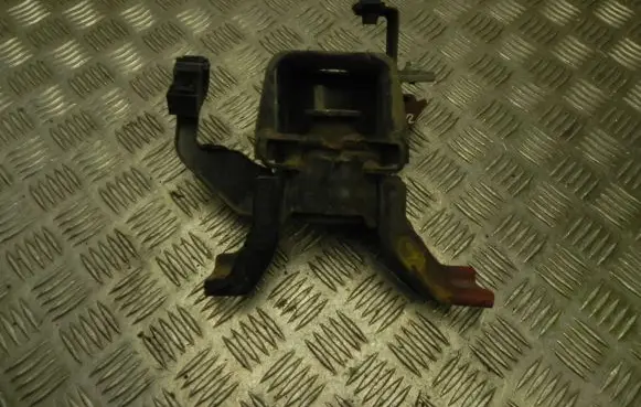 Toyota Corolla E160 E170 Engine mount bracket