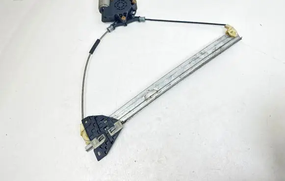 Mazda 3 I Front door window regulator with motor G22C5858X CM011650 TN773Y23