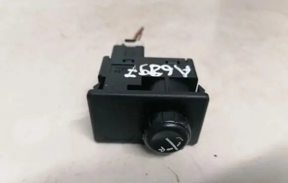 Nissan Almera N16 Wing mirror switch