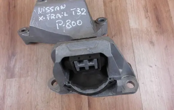 Nissan X-Trail T32 Engine mounting bracket 112107FU0A