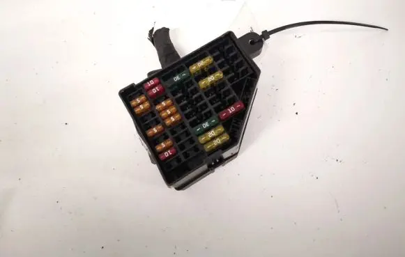 Volkswagen PASSAT B6 Fuse box set 3c0880204b