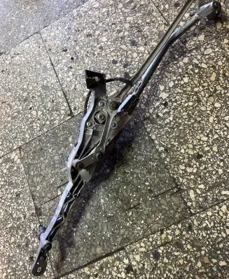 Mercedes-Benz E W212 Front wiper linkage and motor A2128201240 3397021442