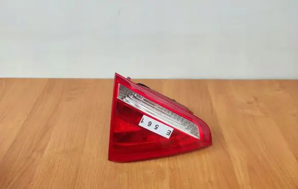 Audi A5 8T 8F Tailgate rear/tail lights 8T0945093