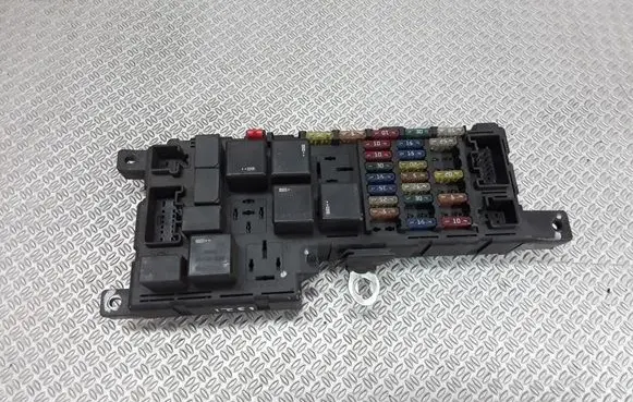 Volvo V70 Fuse module 8637841