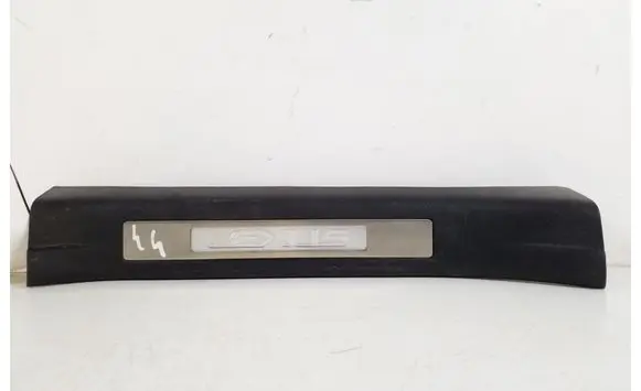 Lexus RX 330 - 350 - 400H Rear sill trim cover 67940-48070