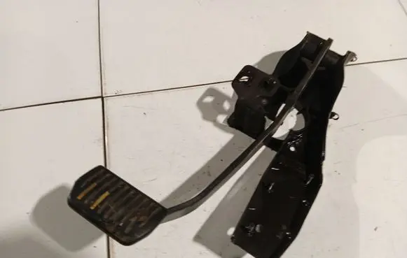 Ford Mondeo MK IV Brake pedal 