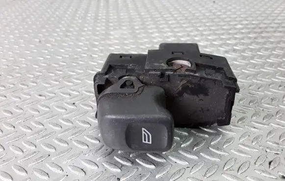 Volvo V70 Electric window control switch 9472275