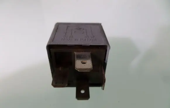 Volkswagen PASSAT B5.5 Other relay 8D0951253A 373