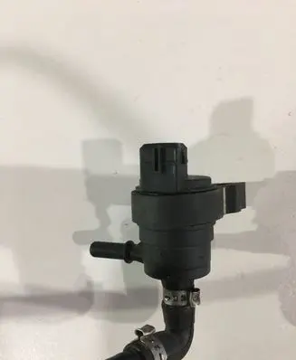Mercedes-Benz GL X164 Fuel tank valve A0004769832