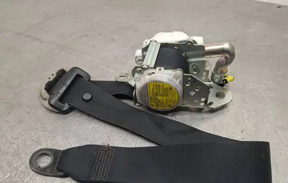 Toyota Avensis T270 Front seatbelt 7P2510P 0538056